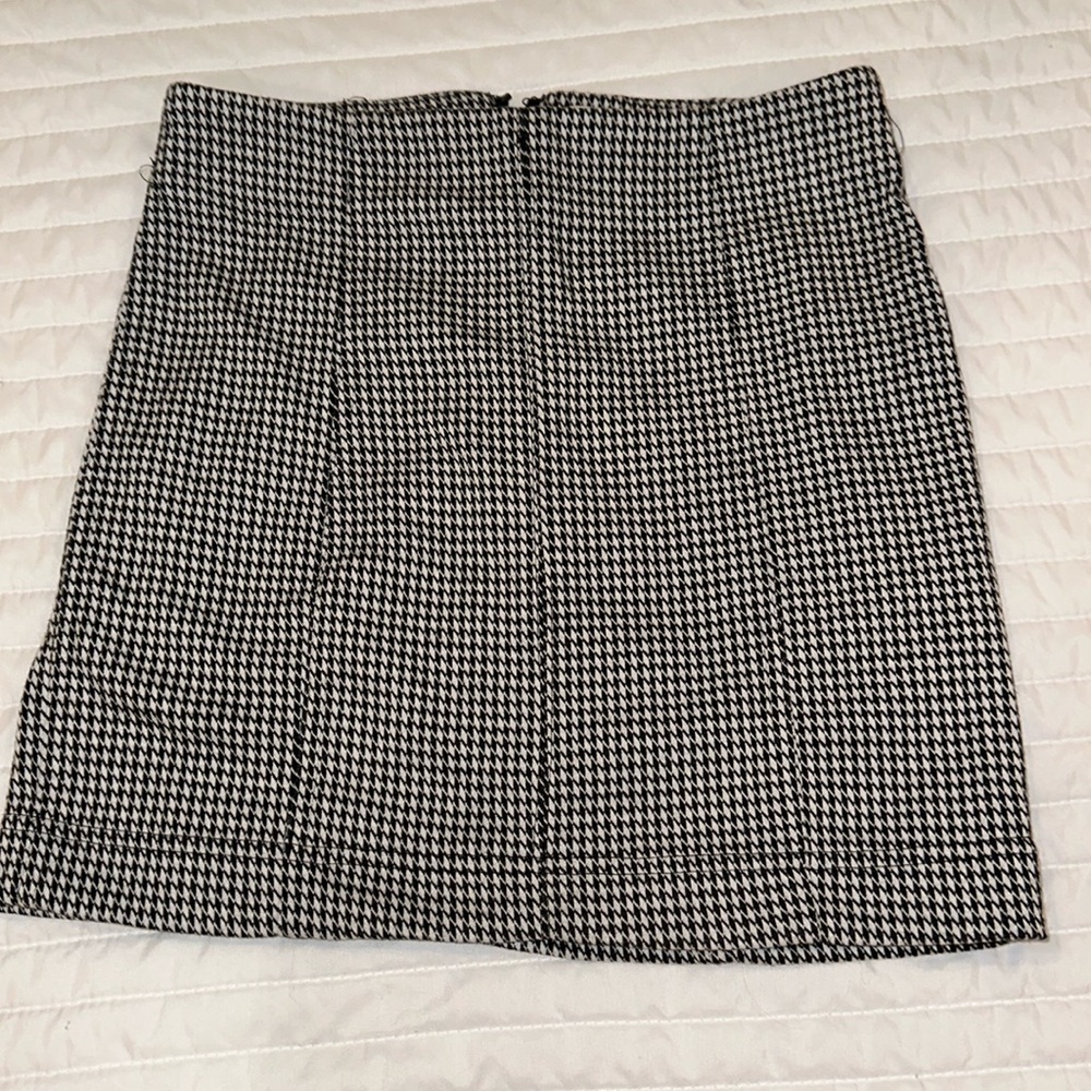 Jolt houndstooth pattern mini skirt, zipper, stretchy extra small.